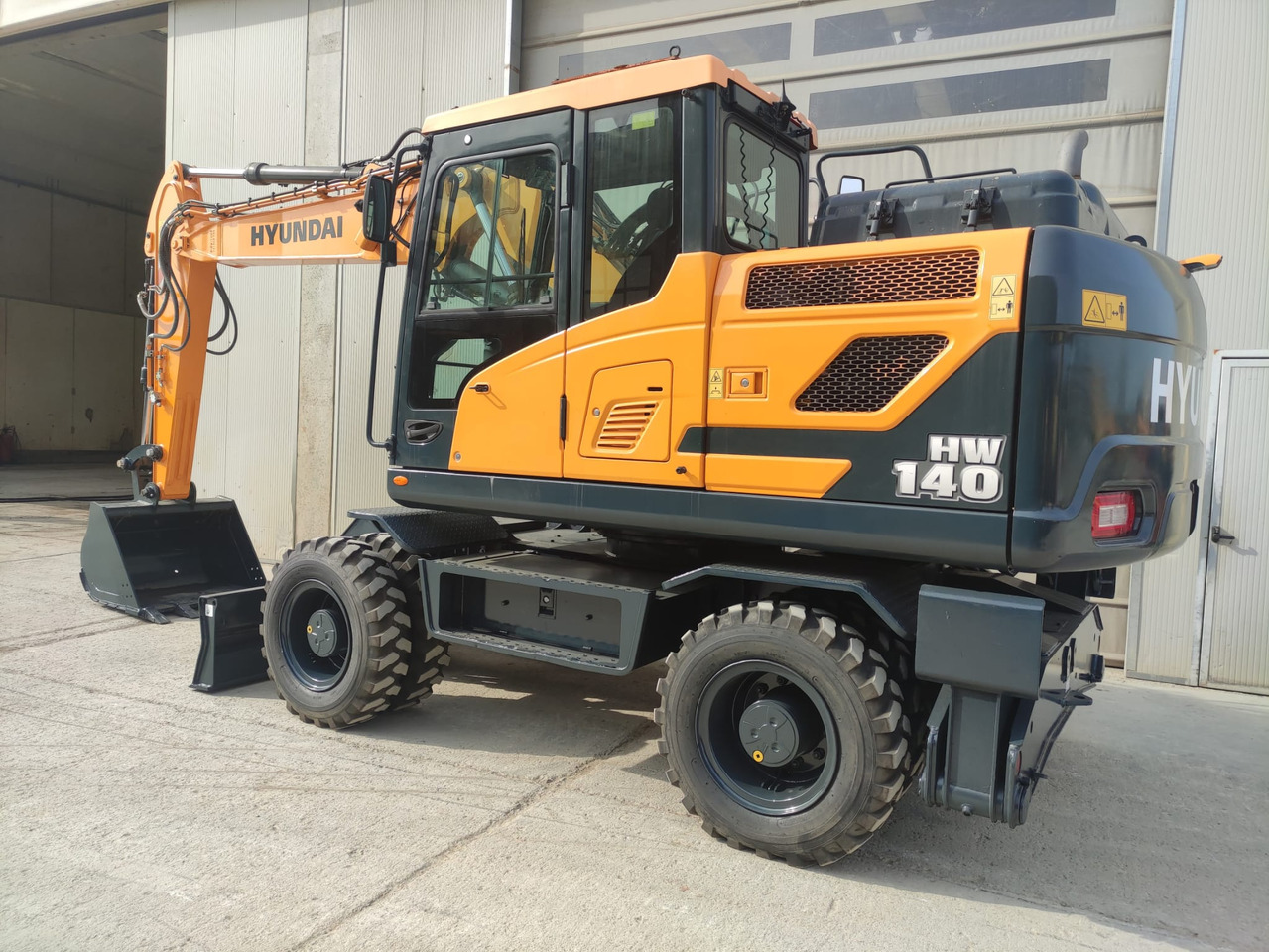 HYUNDAI HW140 - Kolesové rýpadlo: obrázok 4 HYUNDAI HW140 - Kolesové rýpadlo: obrázok 4