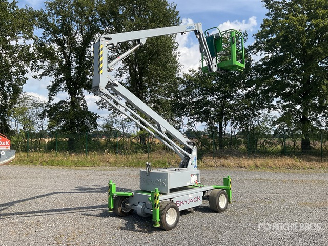 2000 Skyjack SJ12 2WD Electric Articulating Boom Lift - Kĺbová pracovná plošina: obrázok 1 2000 Skyjack SJ12 2WD Electric Articulating Boom Lift - Kĺbová pracovná plošina: obrázok 1