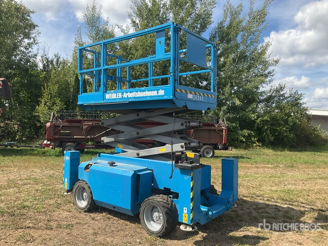 2007 Genie GS2668RT 4x4 Diesel Scissor Lift - Samohybná plošiny: obrázok 3 2007 Genie GS2668RT 4x4 Diesel Scissor Lift - Samohybná plošiny: obrázok 3