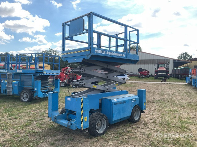 2007 Genie GS2668RT 4x4 Diesel Scissor Lift - Samohybná plošiny: obrázok 4 2007 Genie GS2668RT 4x4 Diesel Scissor Lift - Samohybná plošiny: obrázok 4