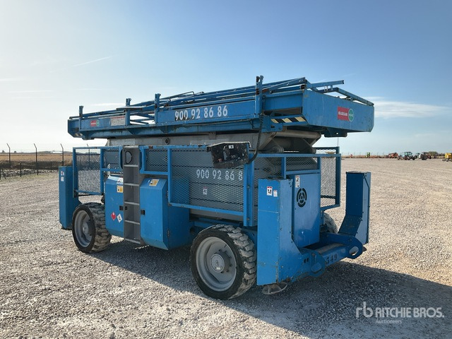 2006 Genie GS5390RT 4x4 Diesel Scissor Lift - Samohybná plošiny: obrázok 4 2006 Genie GS5390RT 4x4 Diesel Scissor Lift - Samohybná plošiny: obrázok 4