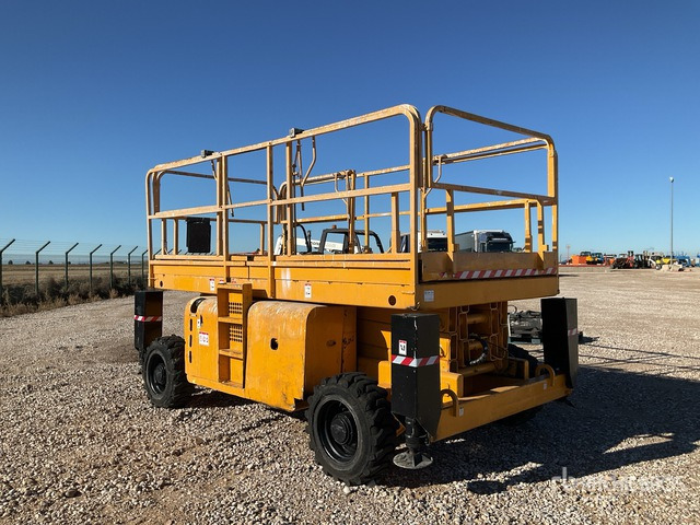 2011 Haulotte H12SX Scissor Lift - Samohybná plošiny: obrázok 3 2011 Haulotte H12SX Scissor Lift - Samohybná plošiny: obrázok 3