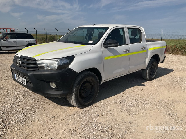 2019 Toyota Hilux 4x4 Crew Cab Pickup - Pick-up: obrázok 1 2019 Toyota Hilux 4x4 Crew Cab Pickup - Pick-up: obrázok 1