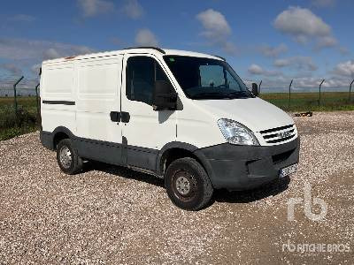 IVECO 35S10 4x2 - Skříňový nákladní auto: obrázok 4 IVECO 35S10 4x2 - Skříňový nákladní auto: obrázok 4