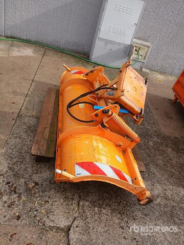 2004 Ausa M250DH X4 4x4 Snow Plow Truck - Iné stroje: obrázok 3 2004 Ausa M250DH X4 4x4 Snow Plow Truck - Iné stroje: obrázok 3