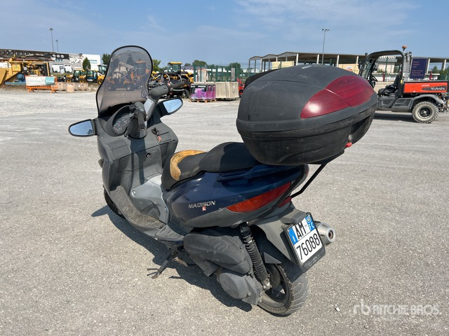 2000 Malaguti Madison 250S Scooter - Mulčovač: obrázok 3 2000 Malaguti Madison 250S Scooter - Mulčovač: obrázok 3