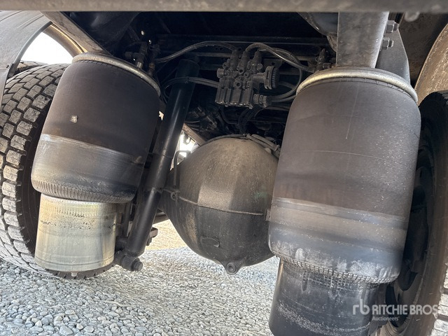 2000 Renault Premium 300 2000 Benelli 10510/3S2 6000 kg ... Flatbed Truck with Crane - Valníkový/ Plošinový nákladný automobil, Auto s hydraulickou rukou: obrázok 5 2000 Renault Premium 300 2000 Benelli 10510/3S2 6000 kg ... Flatbed Truck with Crane - Valníkový/ Plošinový nákladný automobil, Auto s hydraulickou rukou: obrázok 5