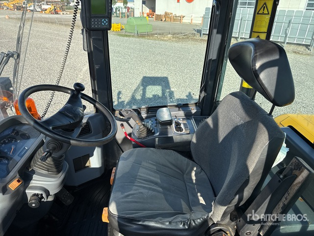 2003 Komatsu WA250-5 Pala gommata - Kolesový nakladač: obrázok 5 2003 Komatsu WA250-5 Pala gommata - Kolesový nakladač: obrázok 5