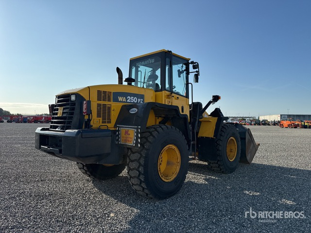 2003 Komatsu WA250-5 Pala gommata - Kolesový nakladač: obrázok 3 2003 Komatsu WA250-5 Pala gommata - Kolesový nakladač: obrázok 3