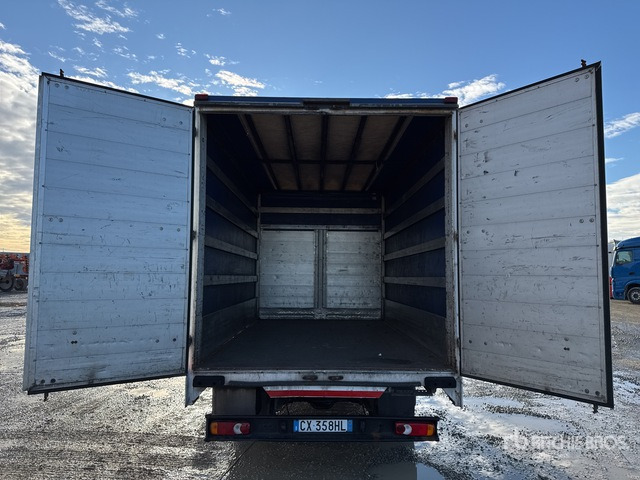 2005 Renault Mascott 160.65 4x2 Curtain Side Truck - Plachtové nákladné vozidlo: obrázok 4 2005 Renault Mascott 160.65 4x2 Curtain Side Truck - Plachtové nákladné vozidlo: obrázok 4