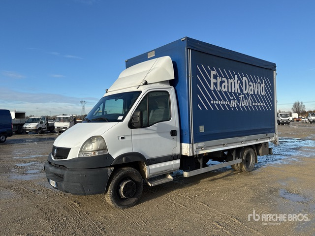 2005 Renault Mascott 160.65 4x2 Curtain Side Truck - Plachtové nákladné vozidlo: obrázok 1 2005 Renault Mascott 160.65 4x2 Curtain Side Truck - Plachtové nákladné vozidlo: obrázok 1