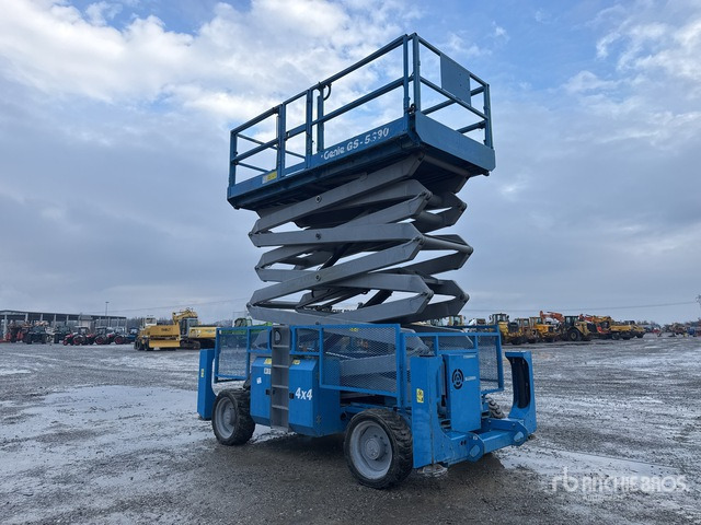 2008 Genie GS-5390RT Diesel Scissor Lift - Samohybná plošiny: obrázok 3 2008 Genie GS-5390RT Diesel Scissor Lift - Samohybná plošiny: obrázok 3