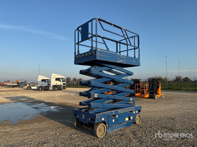 2008 Haulotte Compact12 Electric Scissor Lift - Samohybná plošiny: obrázok 2 2008 Haulotte Compact12 Electric Scissor Lift - Samohybná plošiny: obrázok 2