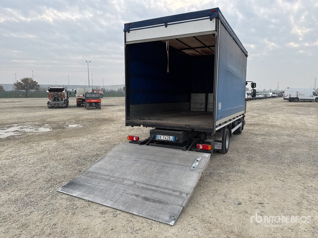 2010 Renault Midlum 215.75 4x2 Curtain Side Truck - Plachtové nákladné vozidlo: obrázok 4 2010 Renault Midlum 215.75 4x2 Curtain Side Truck - Plachtové nákladné vozidlo: obrázok 4