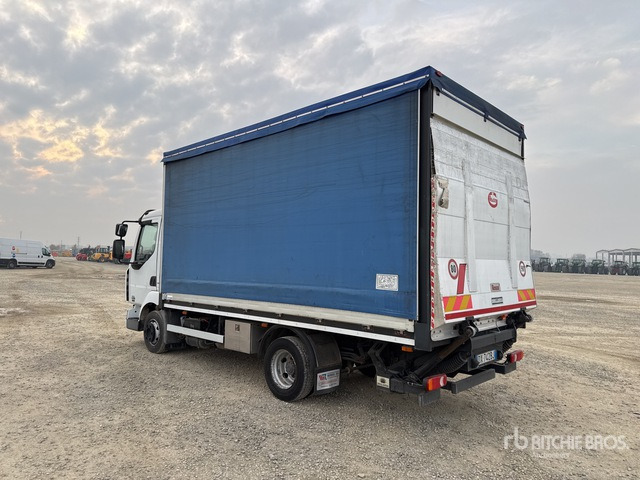 2010 Renault Midlum 215.75 4x2 Curtain Side Truck - Plachtové nákladné vozidlo: obrázok 3 2010 Renault Midlum 215.75 4x2 Curtain Side Truck - Plachtové nákladné vozidlo: obrázok 3