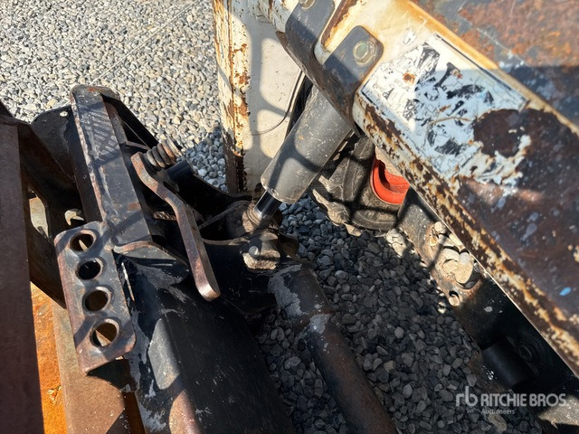 2011 Bobcat S100 High Flow Skid Steer Loader - Šmykom riadený nakladač: obrázok 5 2011 Bobcat S100 High Flow Skid Steer Loader - Šmykom riadený nakladač: obrázok 5