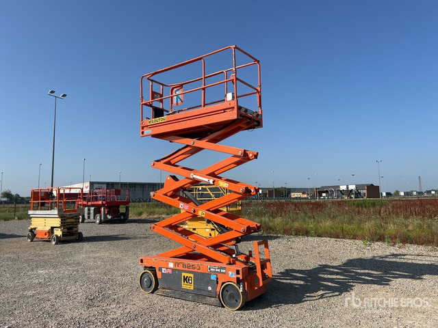 2011 Iteco IT8290 Electric Scissor Lift - Samohybná plošiny: obrázok 4 2011 Iteco IT8290 Electric Scissor Lift - Samohybná plošiny: obrázok 4