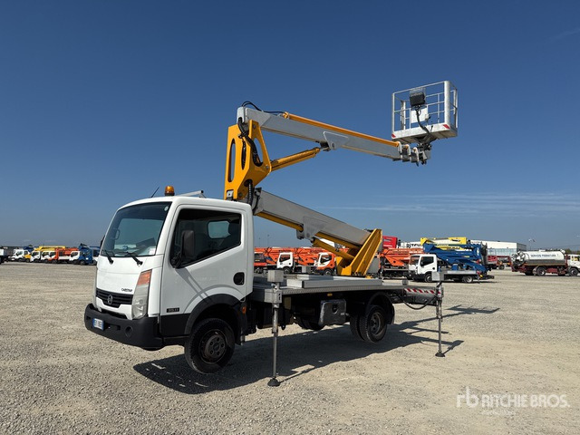2011 Nissan Cabstar 35 - 11 2011 Multitel Pagliero MX250EX ... Bucket Truck - Automobilová plošina: obrázok 2 2011 Nissan Cabstar 35 - 11 2011 Multitel Pagliero MX250EX ... Bucket Truck - Automobilová plošina: obrázok 2