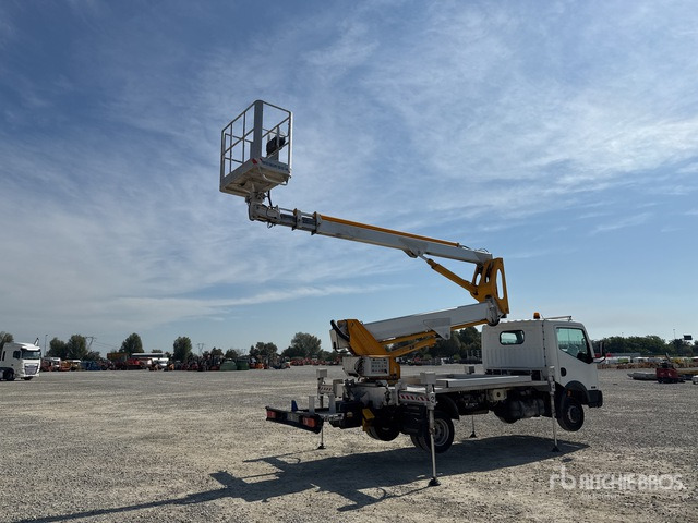 2011 Nissan Cabstar 35 - 11 2011 Multitel Pagliero MX250EX ... Bucket Truck - Automobilová plošina: obrázok 4 2011 Nissan Cabstar 35 - 11 2011 Multitel Pagliero MX250EX ... Bucket Truck - Automobilová plošina: obrázok 4