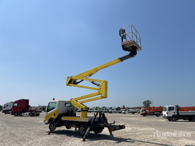 2011 Renault Maxity 2011 Socage DA320 20 m on Bucket Truck - Automobilová plošina: obrázok 3 2011 Renault Maxity 2011 Socage DA320 20 m on Bucket Truck - Automobilová plošina: obrázok 3