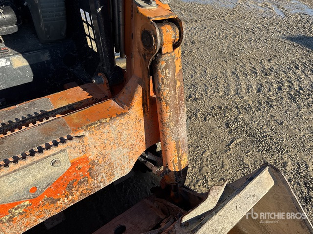 2012 Komatsu SK714-2 Skid Steer Loader - Šmykom riadený nakladač: obrázok 4 2012 Komatsu SK714-2 Skid Steer Loader - Šmykom riadený nakladač: obrázok 4