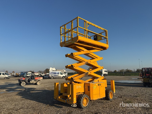 2016 Genie GS-3369RT Diesel Scissor Lift - Samohybná plošiny: obrázok 3 2016 Genie GS-3369RT Diesel Scissor Lift - Samohybná plošiny: obrázok 3