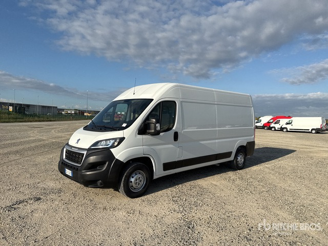 2020 Peugeot Boxer 333 L3H2 2.2 BLUEHDU 140CV S&S Van Truck - Malá dodávka: obrázok 2 2020 Peugeot Boxer 333 L3H2 2.2 BLUEHDU 140CV S&S Van Truck - Malá dodávka: obrázok 2