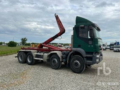 IVECO TRAKKER 480 8x4 - Hákový nosič kontajnerov: obrázok 4 IVECO TRAKKER 480 8x4 - Hákový nosič kontajnerov: obrázok 4