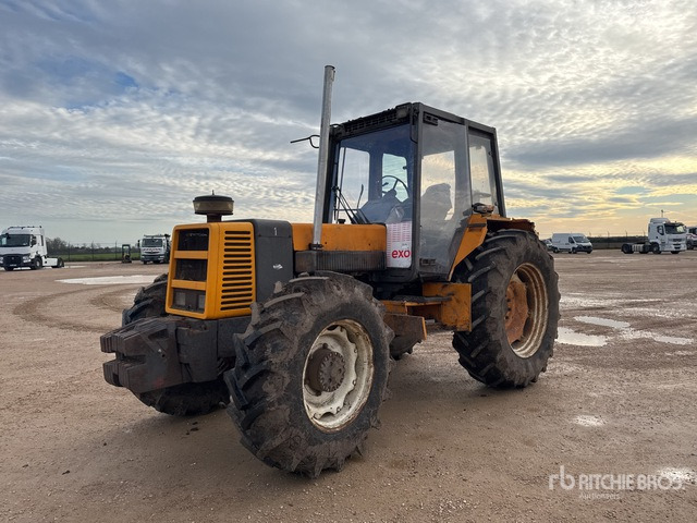 1981 Renault 113-14TX Tracteur Agricole (Inoperable) 4WD Tractor - Traktor: obrázok 1 1981 Renault 113-14TX Tracteur Agricole (Inoperable) 4WD Tractor - Traktor: obrázok 1