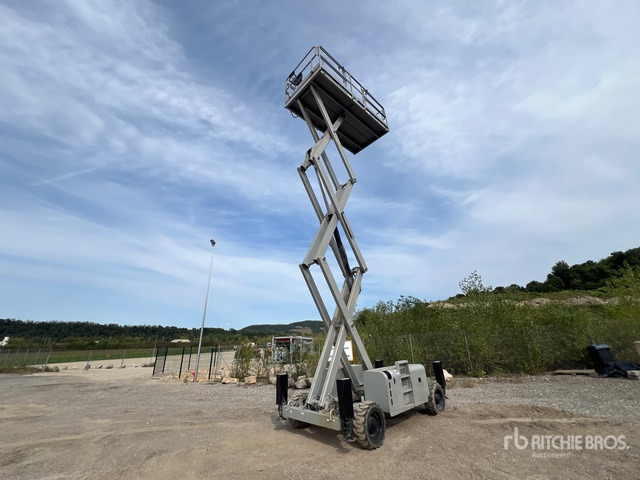 2009 Haulotte H12SX 4x4 Diesel Nacelle Ciseau Scissor Lift - Samohybná plošiny: obrázok 3 2009 Haulotte H12SX 4x4 Diesel Nacelle Ciseau Scissor Lift - Samohybná plošiny: obrázok 3