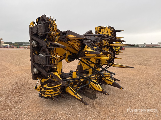 2010 New Holland FI470 Bec A Mais 10 Rangs 10 Row Corn Forage Harvester Header - Kukuričný adaptér: obrázok 1 2010 New Holland FI470 Bec A Mais 10 Rangs 10 Row Corn Forage Harvester Header - Kukuričný adaptér: obrázok 1