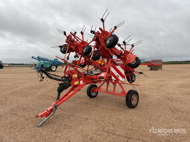 2011 Kuhn GF8702T 8.7 m 3-Point 8 Rotor Faneuse Hay Tedder - Obracač sena: obrázok 1 2011 Kuhn GF8702T 8.7 m 3-Point 8 Rotor Faneuse Hay Tedder - Obracač sena: obrázok 1