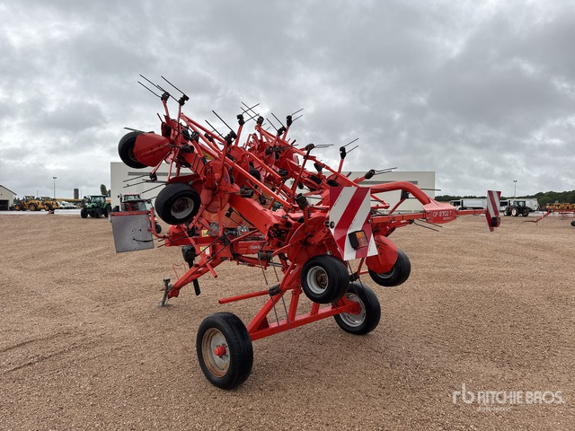 2011 Kuhn GF8702T 8.7 m 3-Point 8 Rotor Faneuse Hay Tedder - Obracač sena: obrázok 4 2011 Kuhn GF8702T 8.7 m 3-Point 8 Rotor Faneuse Hay Tedder - Obracač sena: obrázok 4