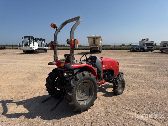 2015 Kubota STW34R 4WD Tracteur Utilitaire (Inoper ... Utility Tractor - Kompaktný traktor: obrázok 3 2015 Kubota STW34R 4WD Tracteur Utilitaire (Inoper ... Utility Tractor - Kompaktný traktor: obrázok 3