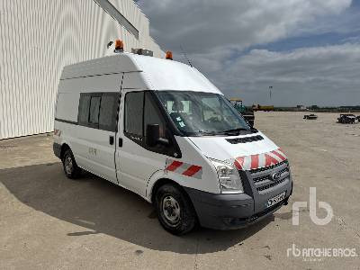 FORD TRANSIT 4x2 Camion Fourgon - Skříňový nákladní auto: obrázok 4 FORD TRANSIT 4x2 Camion Fourgon - Skříňový nákladní auto: obrázok 4