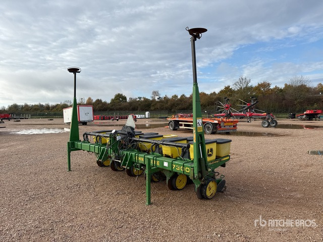 John Deere 7300 Max Emerge 2 Planter - Univerzálny sejací stroj: obrázok 2 John Deere 7300 Max Emerge 2 Planter - Univerzálny sejací stroj: obrázok 2