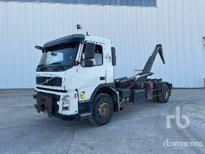 VOLVO FM42 4x2 Camion Ampliroll - Hákový nosič kontajnerov: obrázok 2 VOLVO FM42 4x2 Camion Ampliroll - Hákový nosič kontajnerov: obrázok 2