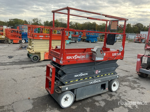 2014 Skyjack SJlll3226 Electric Scissor Lift - Samohybná plošiny: obrázok 3 2014 Skyjack SJlll3226 Electric Scissor Lift - Samohybná plošiny: obrázok 3