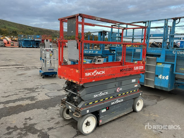 2014 Skyjack SJlll3226 Electric Scissor Lift - Samohybná plošiny: obrázok 2 2014 Skyjack SJlll3226 Electric Scissor Lift - Samohybná plošiny: obrázok 2