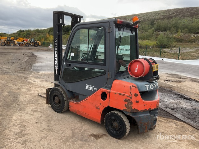 2014 Toyota 02-8FGF25 2014 Toyota 8FG25 Forklift Forklift - Plynový vysokozdvižný vozík: obrázok 4 2014 Toyota 02-8FGF25 2014 Toyota 8FG25 Forklift Forklift - Plynový vysokozdvižný vozík: obrázok 4