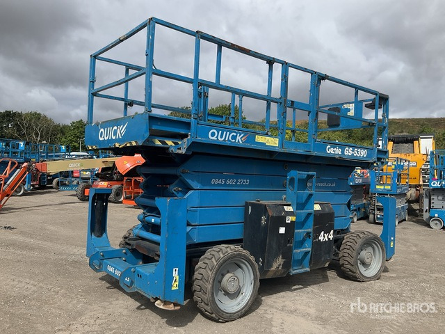 2015 Genie GS-5390 4x4 Diesel Scissor Lift - Samohybná plošiny: obrázok 3 2015 Genie GS-5390 4x4 Diesel Scissor Lift - Samohybná plošiny: obrázok 3