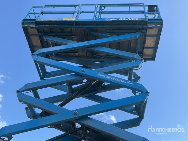 2016 Genie GS5390 4x4 Diesel Scissor Lift - Samohybná plošiny: obrázok 4 2016 Genie GS5390 4x4 Diesel Scissor Lift - Samohybná plošiny: obrázok 4