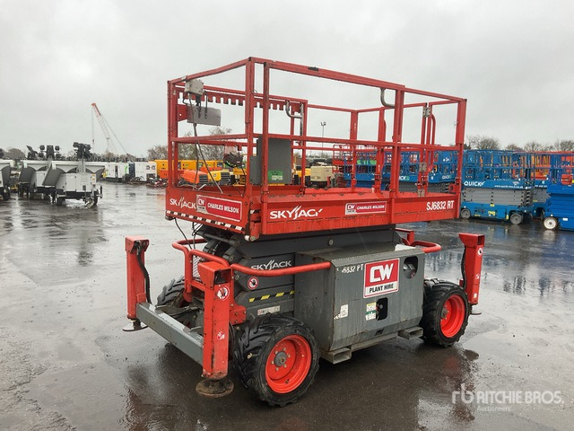 2019 Skyjack SJ6832RT 4x4 Diesel Scissor Lift - Samohybná plošiny: obrázok 3 2019 Skyjack SJ6832RT 4x4 Diesel Scissor Lift - Samohybná plošiny: obrázok 3
