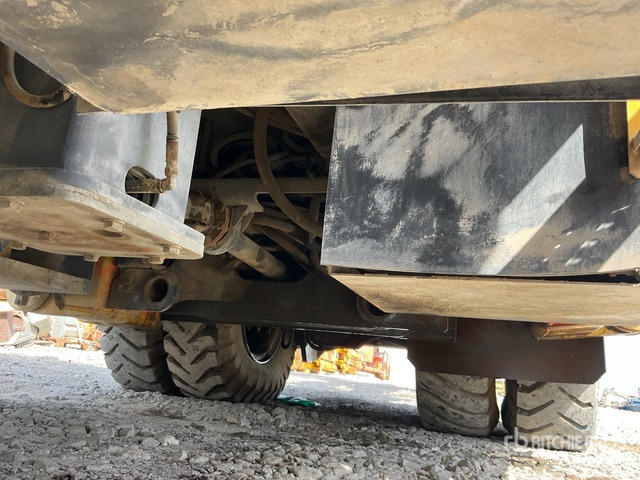 2004 Atlas Copco Rocket Boomer XL3C 4x4 Jumbo Drill - Vrtné príslušenstvo: obrázok 5 2004 Atlas Copco Rocket Boomer XL3C 4x4 Jumbo Drill - Vrtné príslušenstvo: obrázok 5