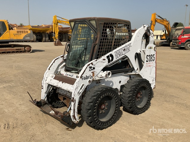 2004 Bobcat S185 - Šmykom riadený nakladač: obrázok 1 2004 Bobcat S185 - Šmykom riadený nakladač: obrázok 1