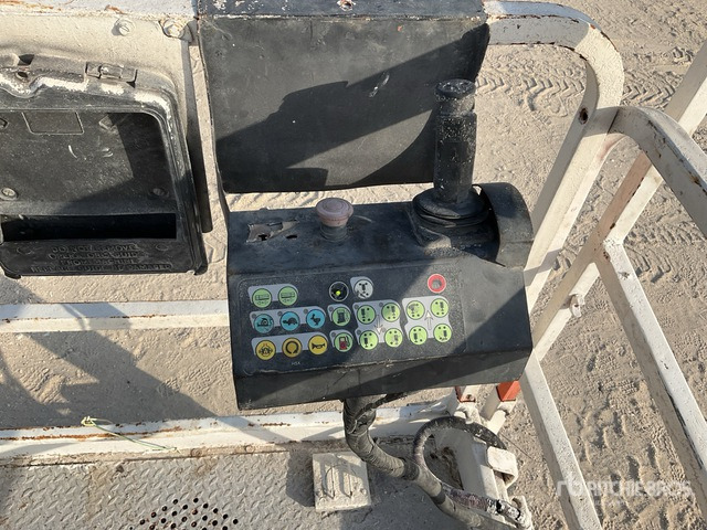 2004 Haulotte Compact 12DX 4x4 Diesel Scissor Lift - Samohybná plošiny: obrázok 5 2004 Haulotte Compact 12DX 4x4 Diesel Scissor Lift - Samohybná plošiny: obrázok 5
