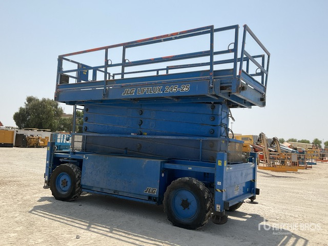 2005 JLG MEWP 245-25 4x4 Diesel Scissor Lift - Samohybná plošiny: obrázok 4 2005 JLG MEWP 245-25 4x4 Diesel Scissor Lift - Samohybná plošiny: obrázok 4