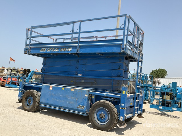2005 JLG MEWP 245-25 4x4 Diesel Scissor Lift - Samohybná plošiny: obrázok 2 2005 JLG MEWP 245-25 4x4 Diesel Scissor Lift - Samohybná plošiny: obrázok 2