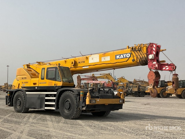 2007 Kato SL600II 51 ton 4x4x4 Rough Terrain Crane - Terénny žeriav: obrázok 1 2007 Kato SL600II 51 ton 4x4x4 Rough Terrain Crane - Terénny žeriav: obrázok 1