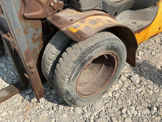 2007 Komatsu FD25T-16 2.5 ton (Inoperable) Forklift - Dieselový vysokozdvižný vozík: obrázok 4 2007 Komatsu FD25T-16 2.5 ton (Inoperable) Forklift - Dieselový vysokozdvižný vozík: obrázok 4